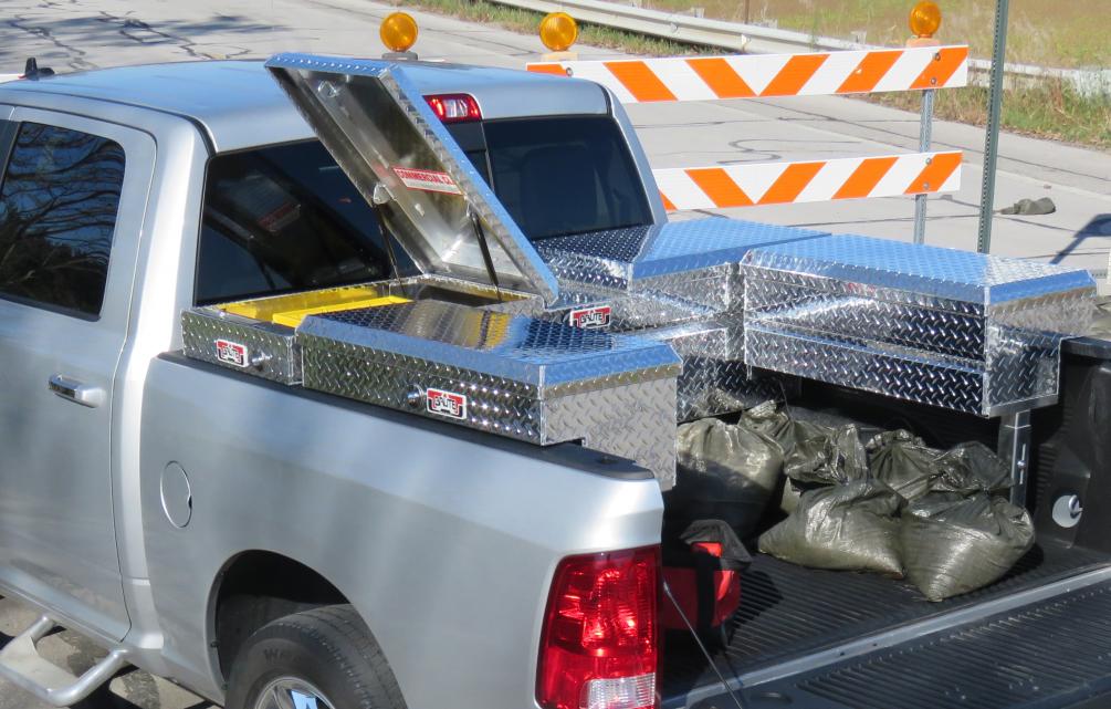 BRUTE, Gull Wing Lid Commercial Class Mid Size, RB134GW-BT