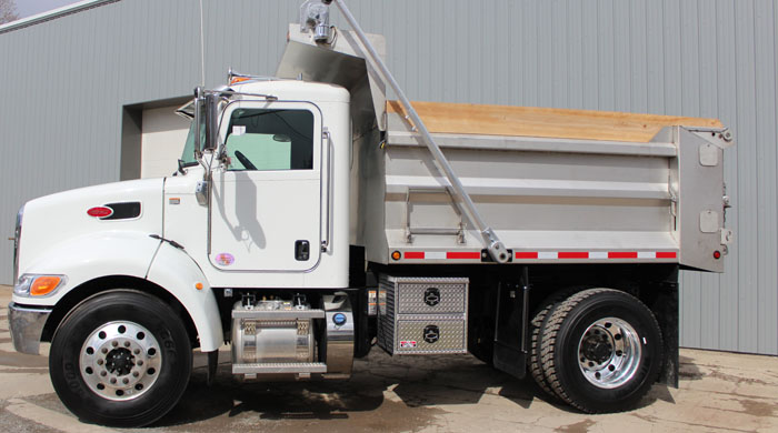 BRUTE, 24" x 24" x 24"L HD Under Body w/ Top & Bottom Drawers, HDD24